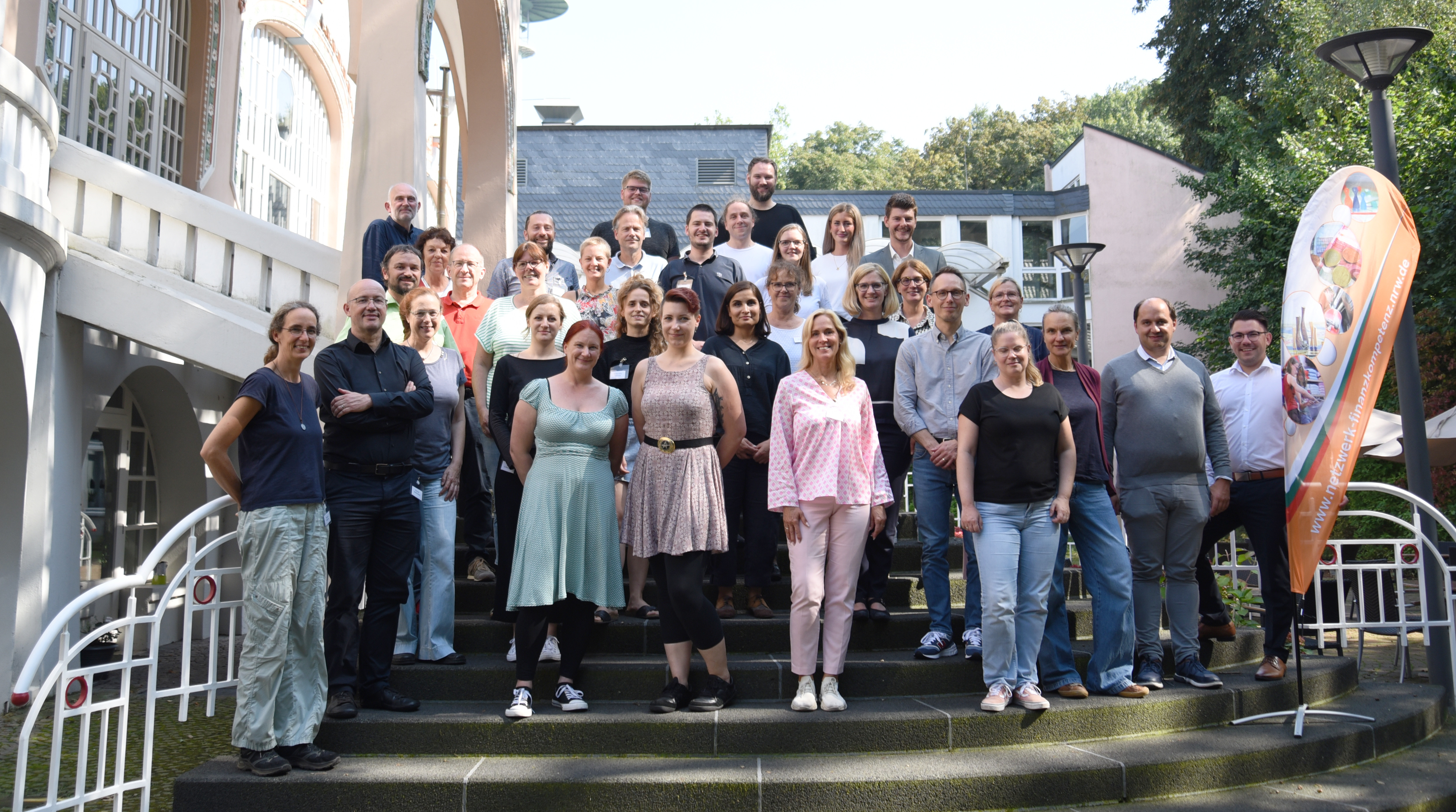 Gruppenfoto mit den Netzwerkmitgliedern im Rahmen der Herbsttagung 2024