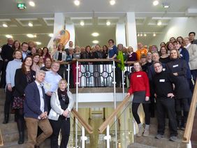 Gruppenfoto mit den Netzwerkmitgliedern und der Ministerin Frau Ursula Heinen-Esser, Ministerin für Umwelt, Landwirtschaft, Natur- und Verbraucherschutz des Landes Nordrhein-Westfalen. Foto: NUA NRW